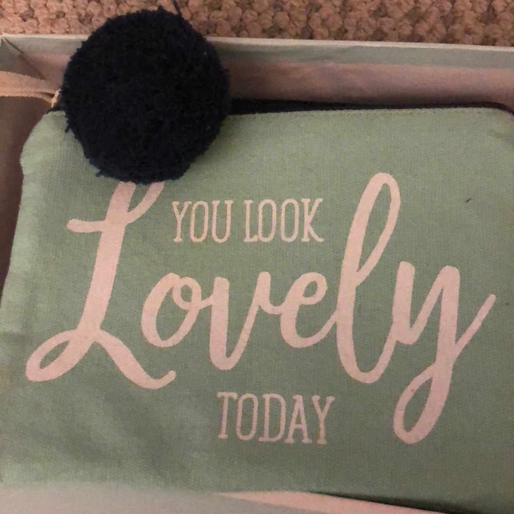 Pouches - Picture 2 of 5